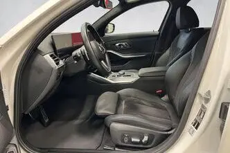 BMW 320, 135 kW, гибрид, автомат, задний привод