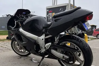Suzuki GSX-R600, 0.6, 25 kW, bensiin, manuaal, tagavedu