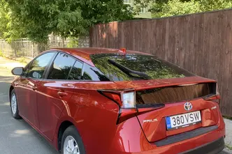 Toyota Prius, 1.8, 73 kW, hybrid, automatic, front-wheel drive