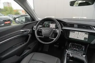 Audi e-tron, 300 kW, elekter, automaat, nelikvedu
