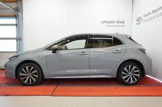 Toyota Corolla, 1.8, 72 kW, hybrid, automatic, front-wheel drive