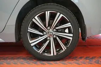 Toyota Corolla, 1.8, 72 kW, hybrid, automatic, front-wheel drive