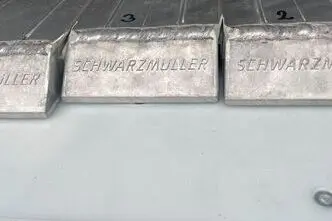 Schwarzmüller J-Serie 7600 kg 8mm põrandaprofiil