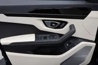 Lamborghini Urus, 4.0, 490 kW, petrol, automatic, four-wheel drive