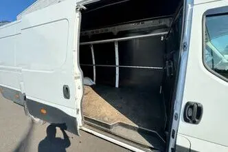 Iveco Daily, 2.3, 107 kW, diisel, manuaal, tagavedu
