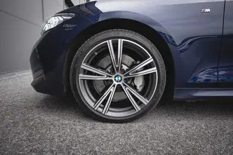 BMW 330, 3.0, 210 kW, hybrid, automatic, four-wheel drive