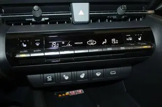 Toyota C-HR, 2.0, 111 kW, pistikhübriid, automaat, esivedu