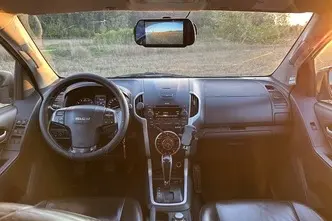 Isuzu D-Max, 2.5, 120 kW, diesel, automatic, four-wheel drive