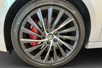 Alfa Romeo Giulietta, 1.7, 173 kW, bensiin, manuaal, esivedu
