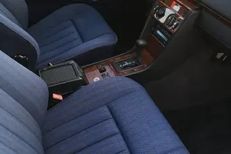 Mercedes-Benz E 200, 2.0, 100 kW, bensiin, automaat, tagavedu