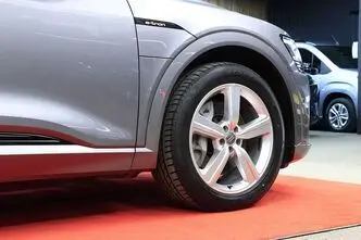 Audi e-tron, 158 kW, электричество, автомат, полный привод