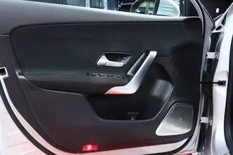 Mercedes-Benz A180d, 2.0, 85 kW, дизель, автомат, передний привод