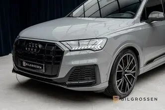 Audi SQ7, 4.0, 373 kW, petrol, automatic, four-wheel drive