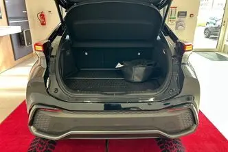Toyota C-HR, 2.0, 111 kW, pistikhübriid, automaat, esivedu