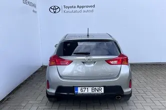 Toyota Auris, 1.6, 97 kW, petrol, automatic, front-wheel drive