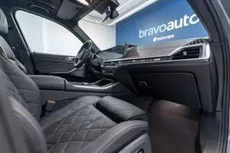 BMW X5, 3.0, 210 kW, hybrid, automatic, four-wheel drive