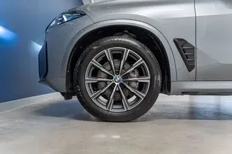 BMW X5, 3.0, 210 kW, hybrid, automatic, four-wheel drive