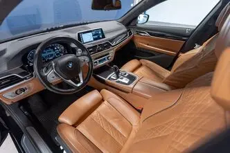 BMW 730, 3.0, 210 kW, гибрид, автомат, полный привод