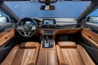 BMW 730, 3.0, 210 kW, гибрид, автомат, полный привод