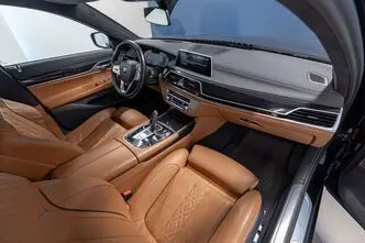 BMW 730, 3.0, 210 kW, гибрид, автомат, полный привод