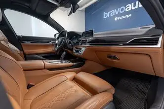 BMW 730, 3.0, 210 kW, гибрид, автомат, полный привод