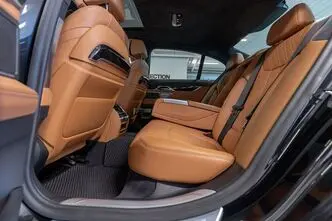 BMW 730, 3.0, 210 kW, гибрид, автомат, полный привод