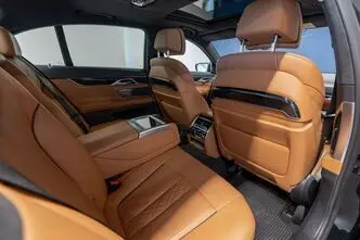 BMW 730, 3.0, 210 kW, гибрид, автомат, полный привод