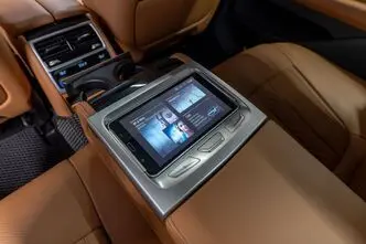 BMW 730, 3.0, 210 kW, гибрид, автомат, полный привод