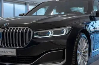BMW 730, 3.0, 210 kW, гибрид, автомат, полный привод