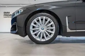BMW 730, 3.0, 210 kW, гибрид, автомат, полный привод