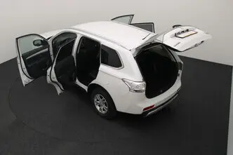 Mitsubishi Outlander, 2.0, 89 kW, plug-in hybrid, automatic, four-wheel drive