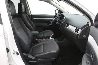 Mitsubishi Outlander, 2.0, 89 kW, plug-in hybrid, automatic, four-wheel drive