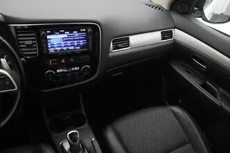 Mitsubishi Outlander, 2.0, 89 kW, plug-in hybrid, automatic, four-wheel drive