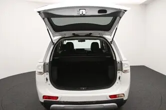 Mitsubishi Outlander, 2.0, 89 kW, plug-in hybrid, automatic, four-wheel drive