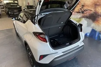 Toyota C-HR, 1.8, 72 kW, гибрид, автомат, передний привод