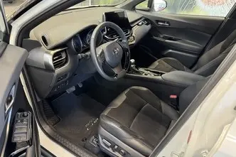 Toyota C-HR, 1.8, 72 kW, гибрид, автомат, передний привод