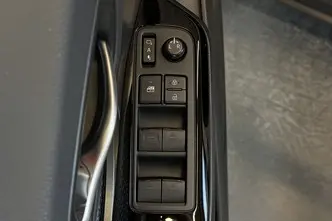 Toyota C-HR, 1.8, 72 kW, гибрид, автомат, передний привод