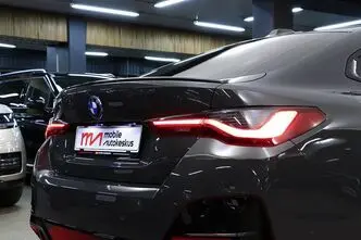 BMW i4, 125 kW, elekter, automaat, nelikvedu