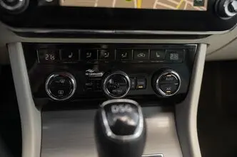 Škoda Superb, 2.0, 110 kW, дизель, автомат, передний привод