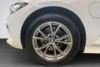 BMW 320, 150 kW, petrol, automatic, four-wheel drive
