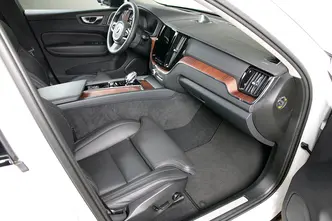Volvo XC60, 2.0, 184 kW, гибрид, автомат, полный привод
