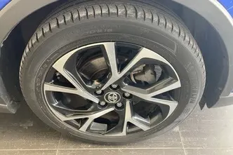 Toyota C-HR, 1.8, 72 kW, гибрид, автомат, передний привод