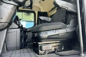 Mercedes-Benz Actros, 12.8, 330 kW, diisel, tagavedu