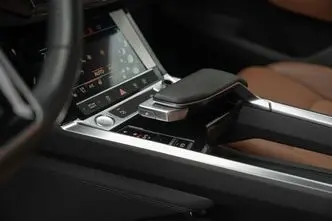 Audi e-tron, 300 kW, электричество, автомат, полный привод