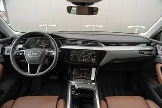 Audi e-tron, 300 kW, электричество, автомат, полный привод