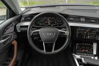 Audi e-tron, 300 kW, электричество, автомат, полный привод