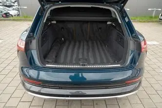 Audi e-tron, 300 kW, электричество, автомат, полный привод