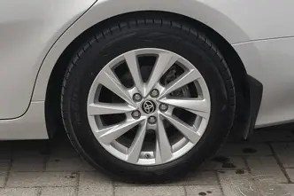 Toyota Camry, 2.5, 131 kW, hybrid, automatic, front-wheel drive