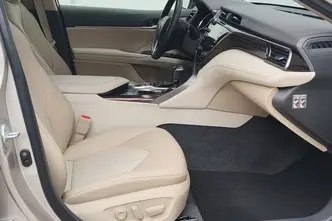 Toyota Camry, 2.5, 131 kW, hybrid, automatic, front-wheel drive