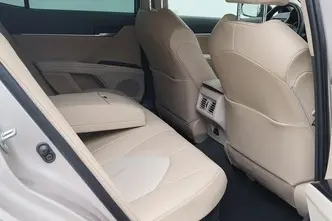 Toyota Camry, 2.5, 131 kW, hybrid, automatic, front-wheel drive